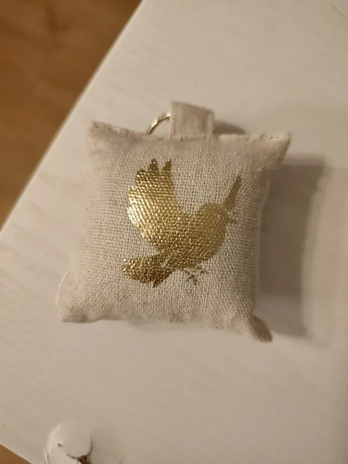 Porte cle en forme de mini coussin - photo numéro 2