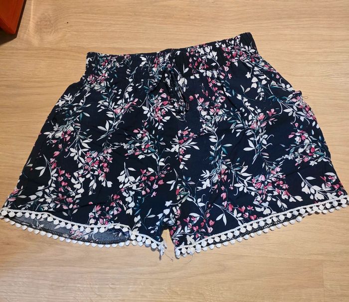 Joli short Fleuri