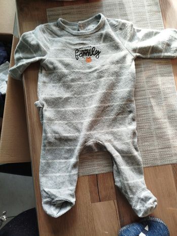 Vends pijama taille 3 mois