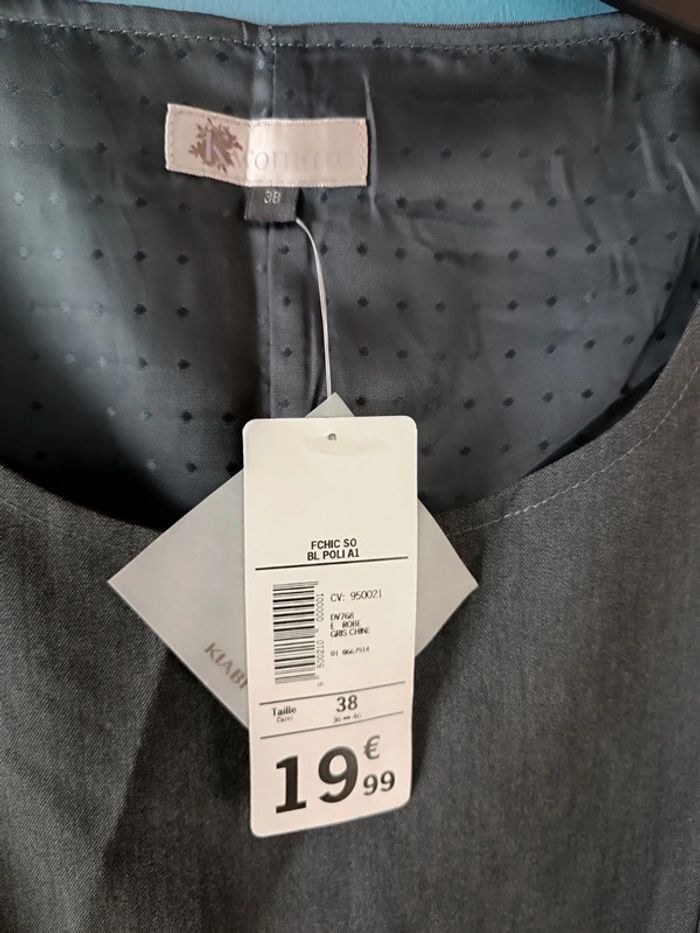 Robe grise neuve - photo numéro 4