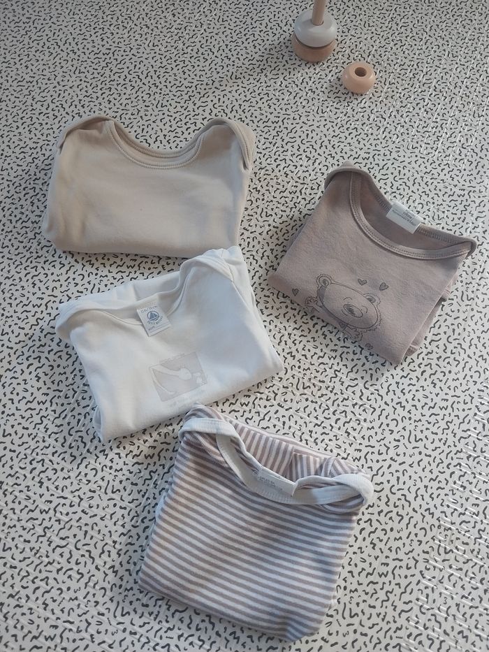 Lot de 4 bodies bébé – Taille 12 mois (74 cm) - photo numéro 2