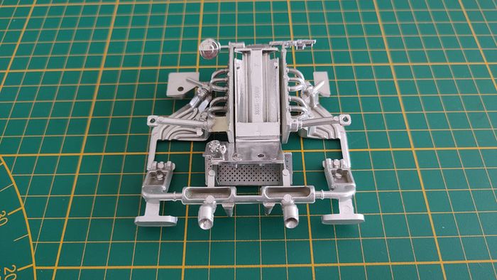Moteur seul pièce détachée miniature Burago Bburago Bugatti EB110 1991 1/18 1/18e 1/18ème #C58 - photo numéro 2