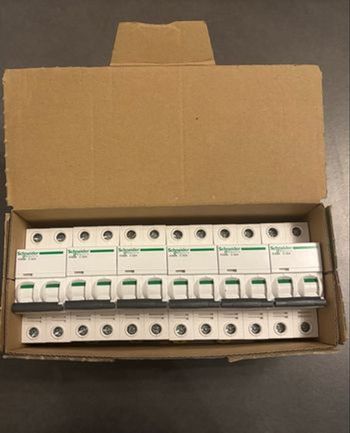 Lot de 6 disjoncteurs Schneideur