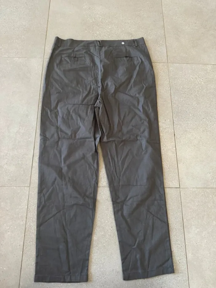 Pantalon gris, neuf sans étiquette, 46x105cm - photo numéro 3