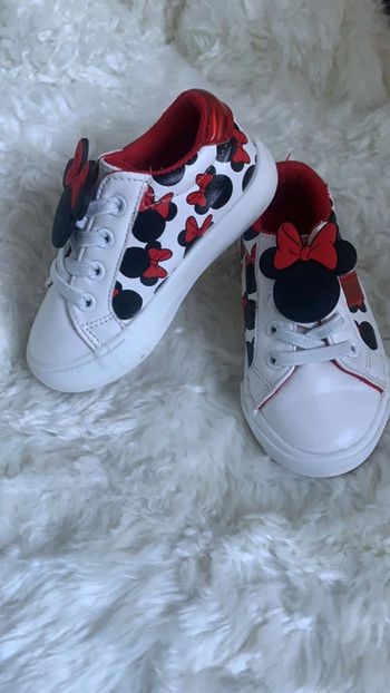 Très jolie paire de basket (Disney)