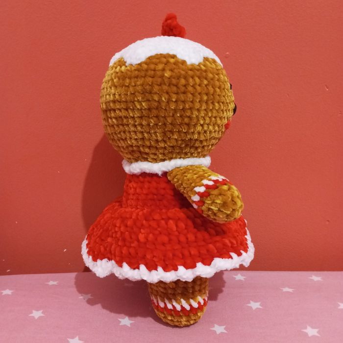 Noël : jolie demoiselle en pain d'épices au crochet - photo numéro 4