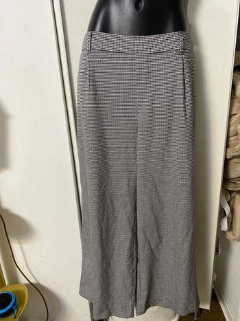 Pantalon à jambes larges  larges. Zara longueur 90 cm. Taille L
