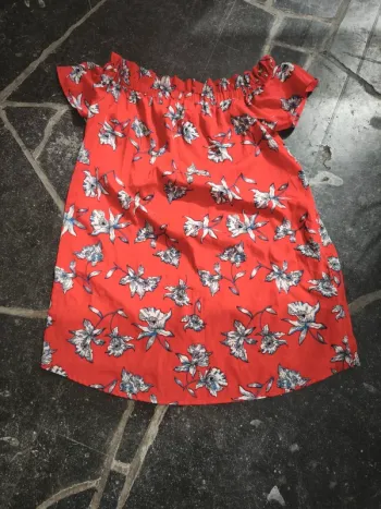 Robe sans bretelles rouge à fleurs