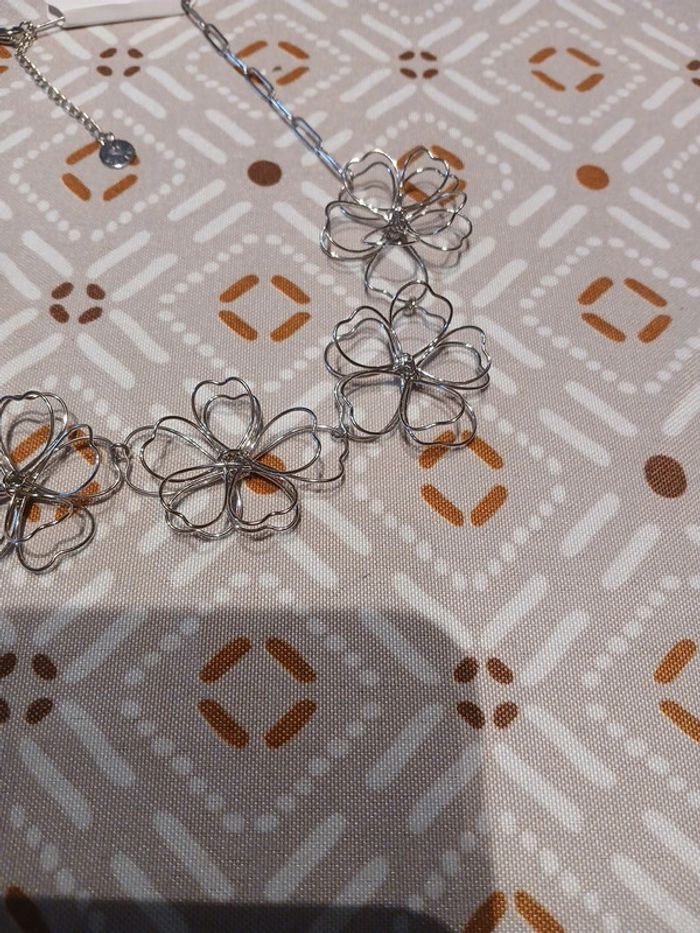 Collier ras de cou fleurs - photo numéro 3