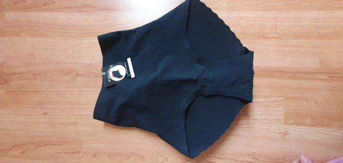Culotte neuve effet fesse bombée