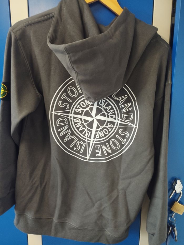 Sweat à capuche Stone Island taille L - photo numéro 2