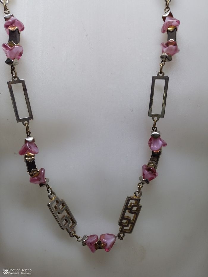 Ancien collier long sur toi - photo numéro 2