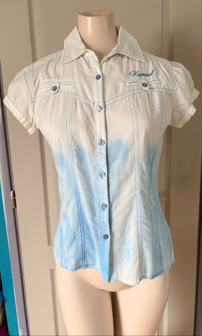 🤍 Chemisette femme Kaporal – Taille XS – Blanc dégradé bleu ciel – TBE