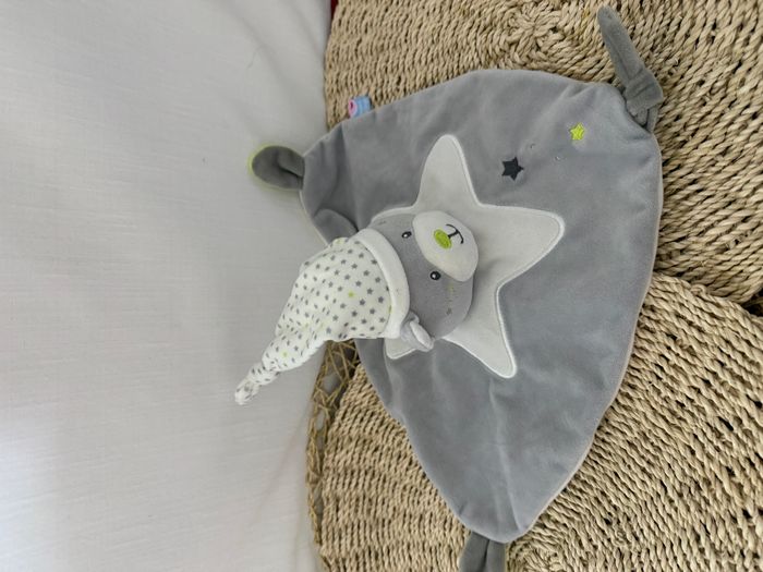 Doudou plat Chat gris blanc vert étoiles SUCRE D’ORGE - photo numéro 1