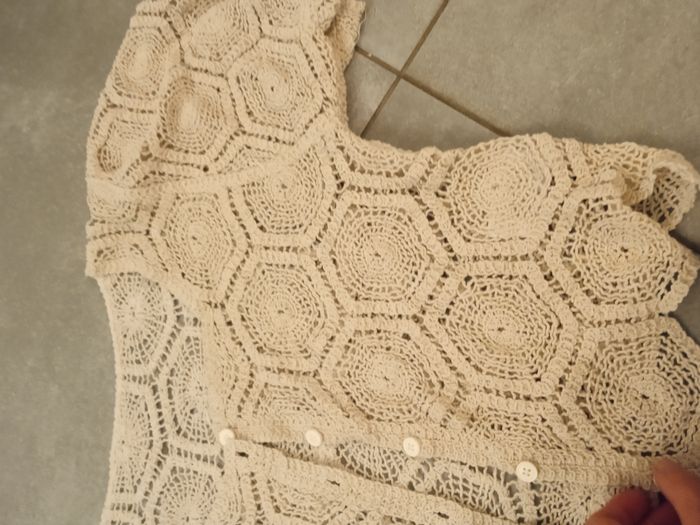 gilet en crochet tendance  beige neuf couturève - photo numéro 4