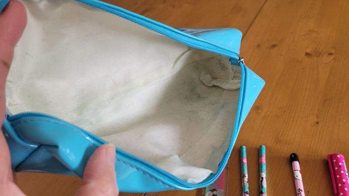 Trousse + stylos - photo numéro 4