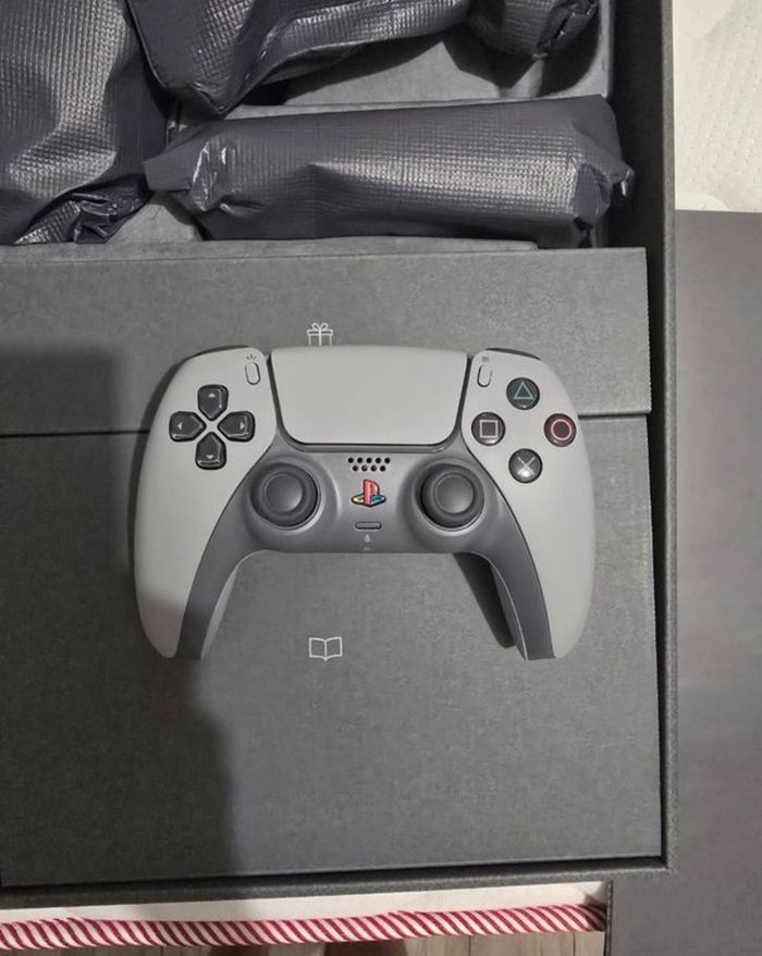 Sony Playstation 5 pro 30th anniversaire - photo numéro 3