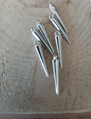 Lot de 22 breloques pique argenté