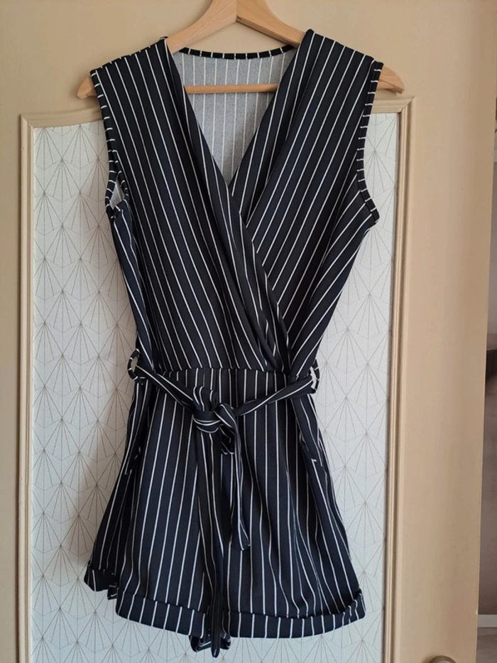 Combishort comme neuve femme noir blanc S étiquette effacée - photo numéro 2