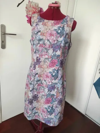 Robe à motifs droite sans manches