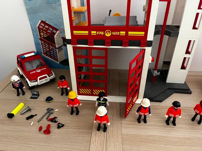 Lot caserne pompier + véhicules - photo numéro 2