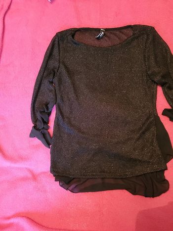 Haut noir. Manches 3/4. Convient taille S. Fashion