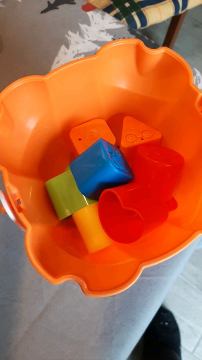 Seau avec formes diverses à insérer - photo numéro 2