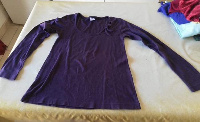 Tee-shirt manches longues Petit bateau t. 14 ans mais comme 16 ans. Violet foncé.