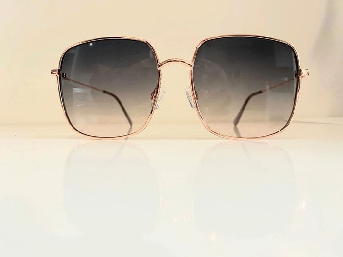 Lunette de soleil femme carrée bronze verres dégradés uvprotection catégorie 2 - photo numéro 2