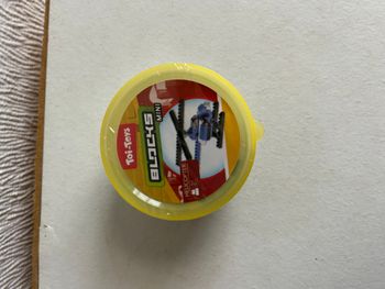 petite boite type lego pour un helicoptere neuf