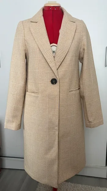 Manteau droit à carreaux jaune et blanc NewLook