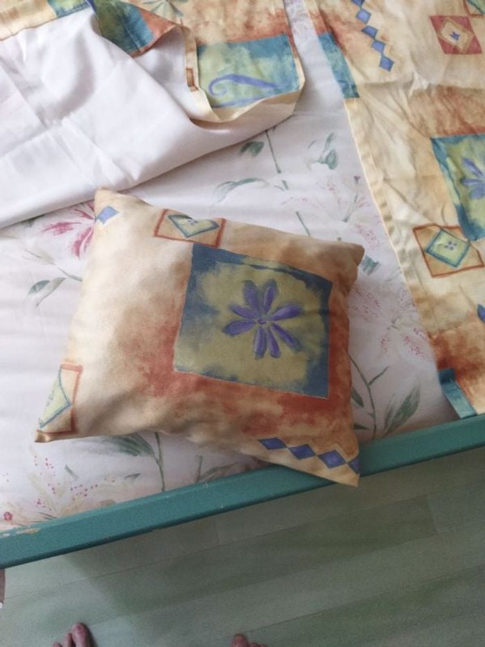 Rideau et coussin