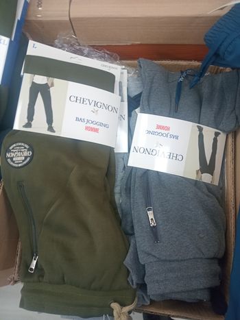 2 pantalon joggings chevignon L