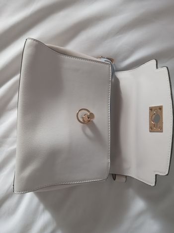 Sac à main neuf avec étiquette -  blanc et bleu ciel avec bandoulière – plusieurs compartiments