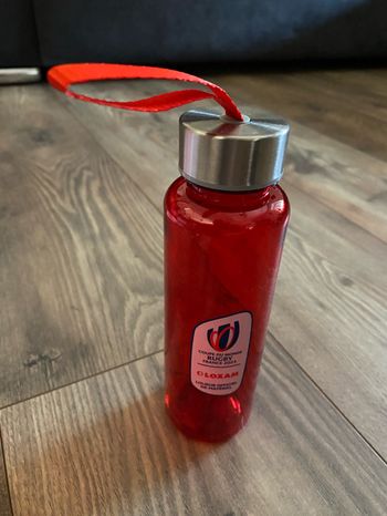 Bouteille gourde rouge rugby