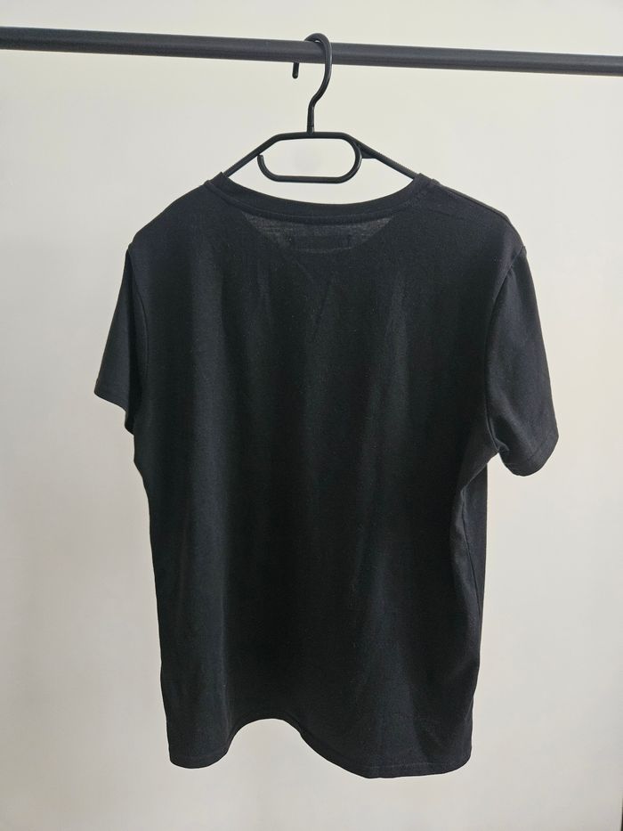 Tee-shirt noir - photo numéro 2