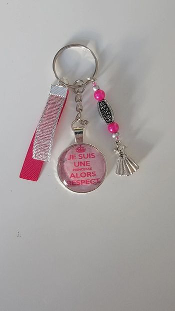 Cadeau humour, porte clé message bijoux de sac  " je suis une princesse alors respect"