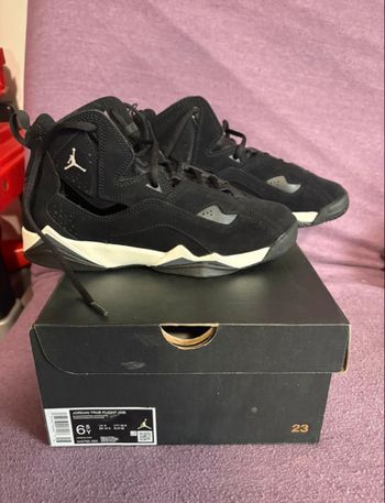 Basket Jordan true flight