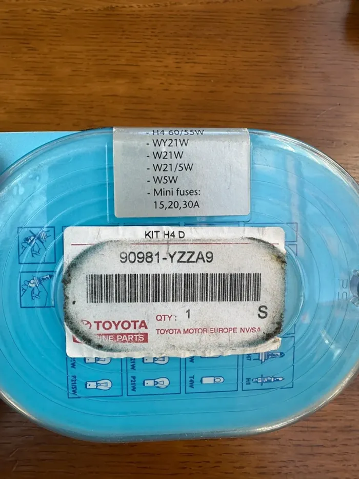 Boite Ampoules et Fusibles Toyota neuf - photo numéro 5