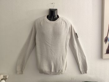 Pull de la marque Peak Performance taille L. Comme neuf.