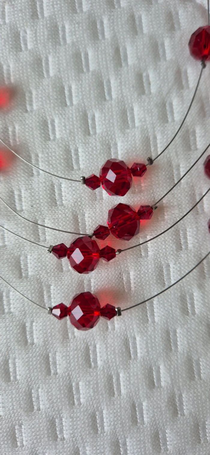 Collier en perles rouge. - photo numéro 2