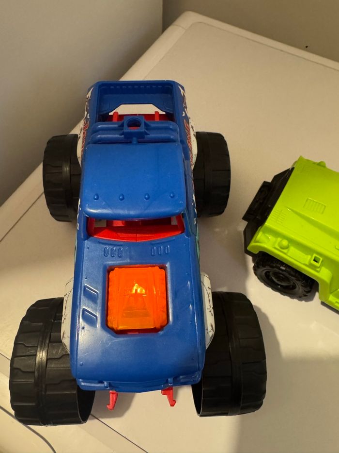 🚗 lot de voiture dinosaure +monster truck qui fait du bruit - très bon état - photo numéro 4