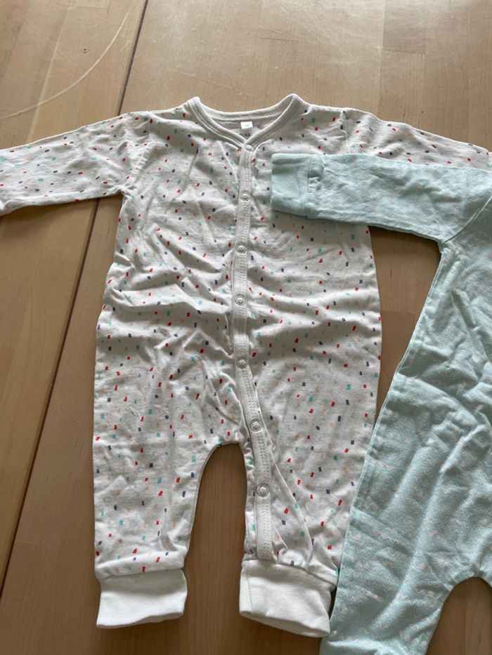 Lot 1 mois bodie ML + 3 pijamas - photo numéro 5