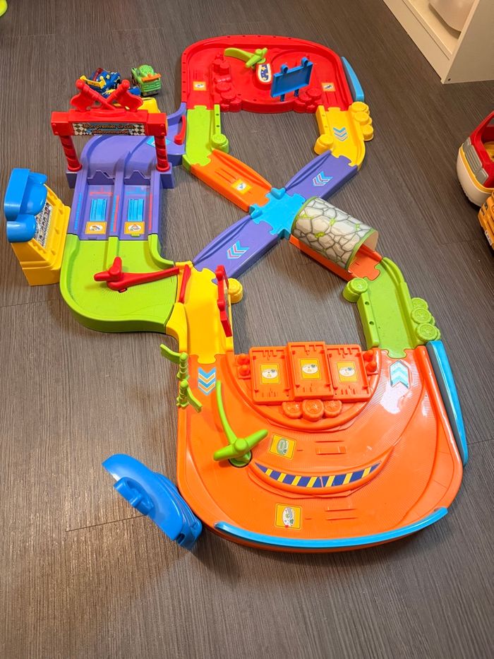 Mon premier circuit télécommandé tut tut bolide - photo numéro 2