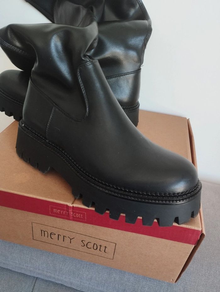 Bottes noir - photo numéro 3