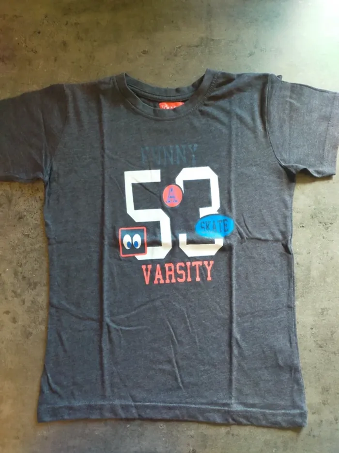 T-shirt  taille 10 ans