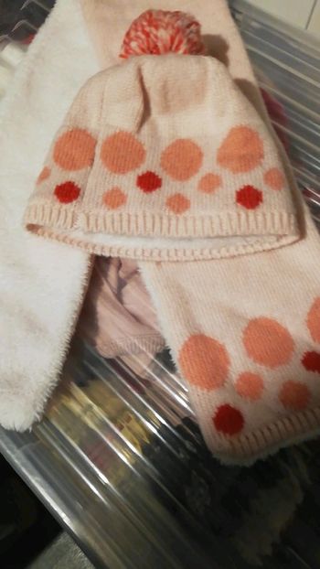 Écharpe et bonnet 0/6mois