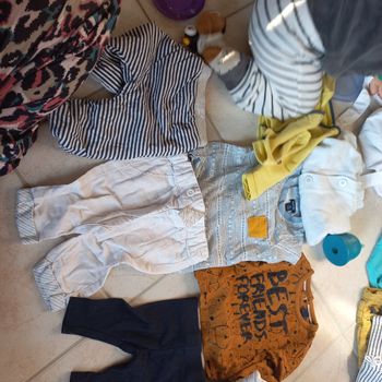 Gros lot vêtements  1 mois