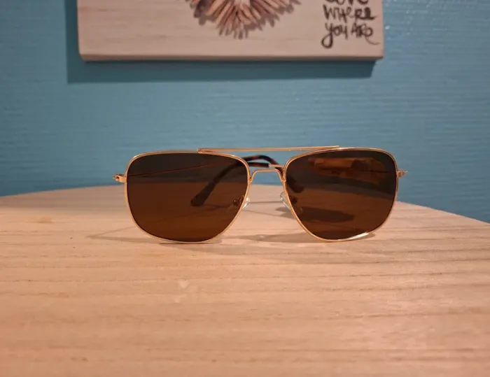 💄 Jolie paire de lunette de soleil classe 💄 - photo numéro 2