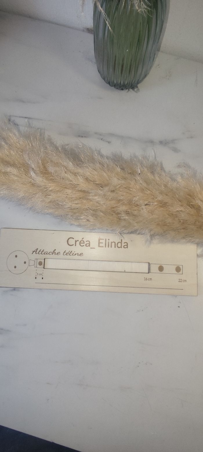 Gabarit pour attache-tétine avec personnalisation